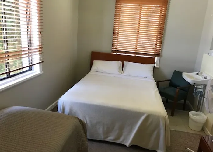 Lakes And Ocean Hotel Forster